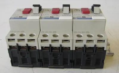 Lot of 3 Telemecanique 4-6.3 Amp Safety Circuit Breakers GV2-M10  3 Pole 690V