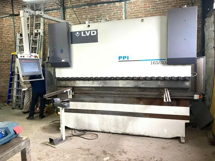 Used LVD PPI 165 TON X 3100 MM CNC Press Brakes | Apt International N.V #373031