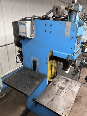 Used _UNKNOWN_ _UNKNOWN_ C-Frame Presses Michigan US | Miedema Asset Management Group #1371723