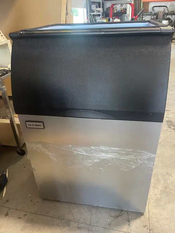 New | in-Stock ice o matic Old Stock Ice-O-Matic B55PSV Ice Machine Storage Bin - 510lb Restaurant Storage Containers Illinois US | Falcon Restaurant Supply #1375622