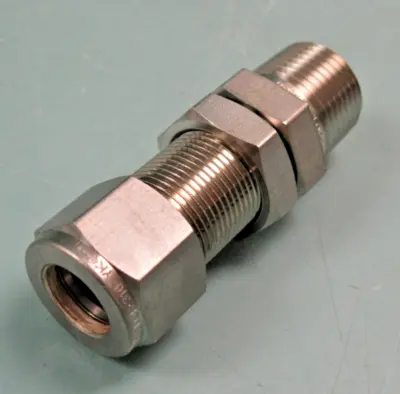 NEW Swagelok SS-810-11-8