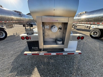 Used 2017 WALKER MILK TANKER TRAILER Liquid Supply Trailers Michigan US | Miedema Asset Management Group #1709458
