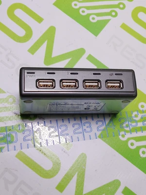 D-LINK D-HUB H4 4 PORT W/ USB CABLE AND POWER ADAPTER