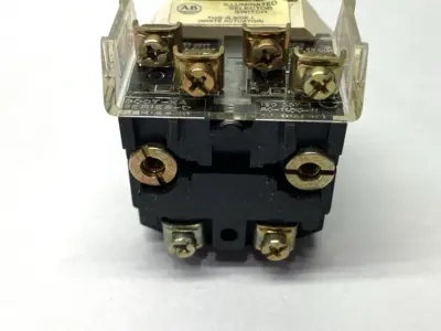 USED ALLEN-BRADLEY ILLUMINATED SELECTOR SWITCH 30MM 120V