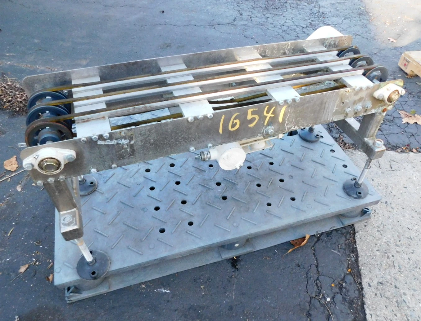 USED CASE TRANSFER CONVEYOR 6 X 40 CASE CONVEYOR