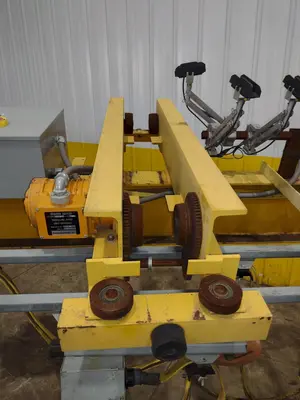 3 TON X 17’ F&G / LOAD LIFTER UNDER-SLUNG POWERED CRANE: STOCK #22971