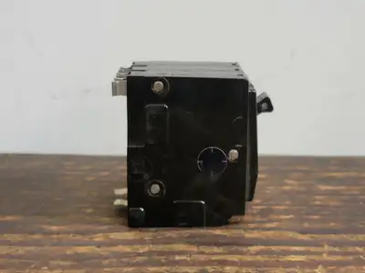 NEW SQUARE D QO315