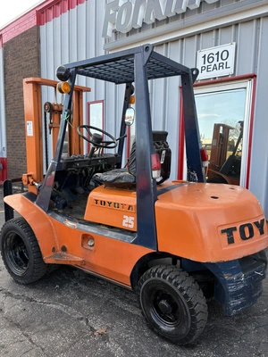 USED TOYOTA 40-2FG25