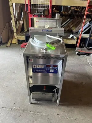 Used BROASTER 1800 Cookers / Coolers / Fryers Florida US | BAM Discount Restaurant Equipment #1384872