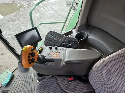 USED 2014 JOHN DEERE S670
