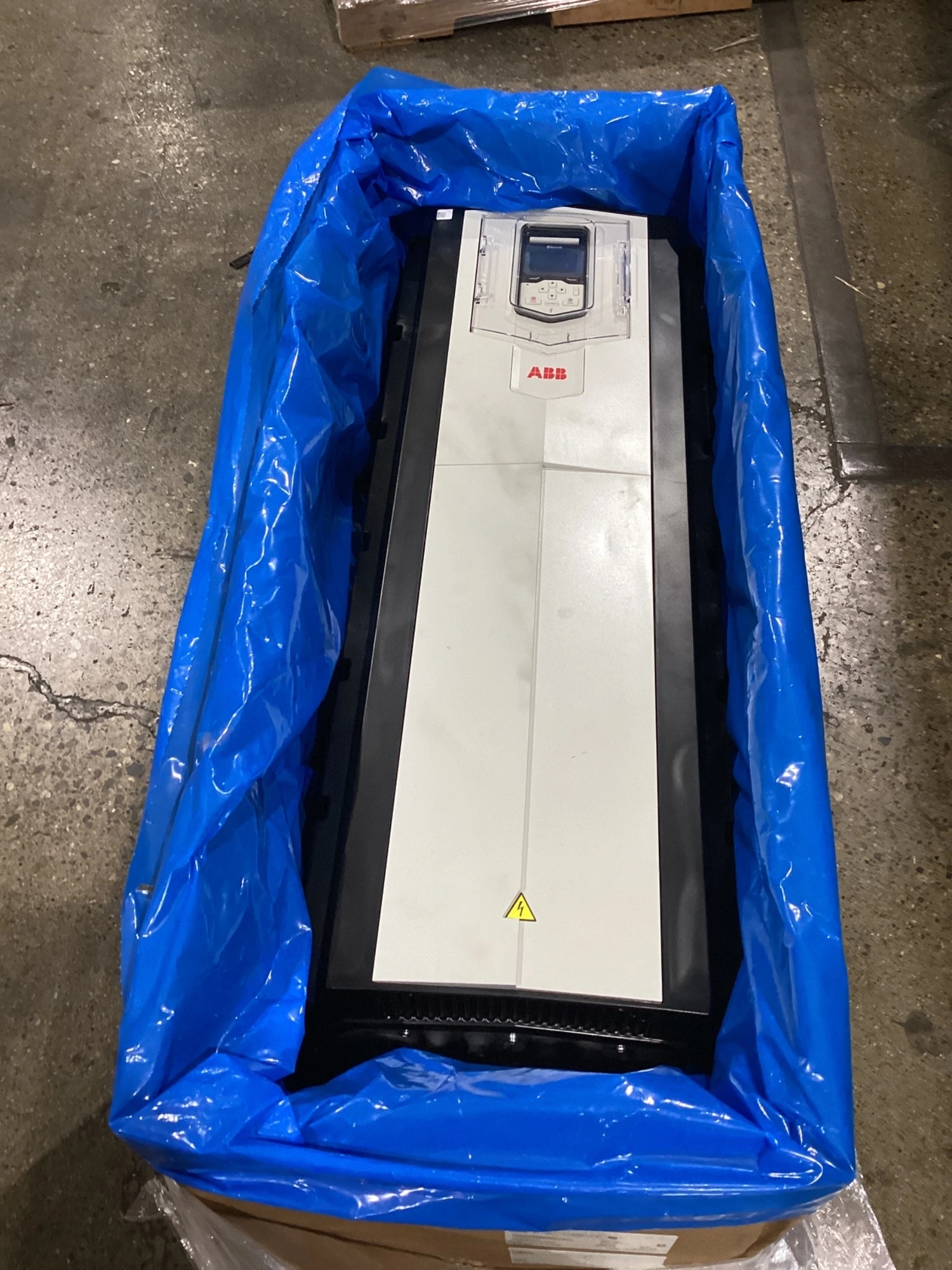 NEW 2022 ABB ACS880-01-302A-5+B056+D150+N8010