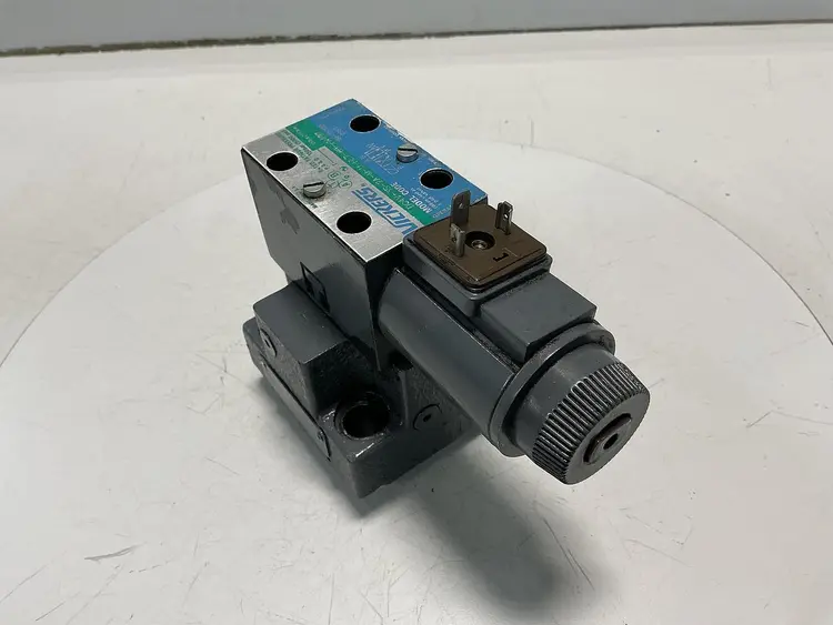 Used VICKERS DG4V-3S-2A-M-U-HL7-60-EN490 Valves/Fittings Michigan US | Ideal Machinery #693180