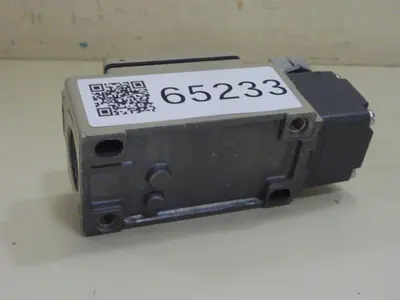 USED OMRON D4B-2115N-M6