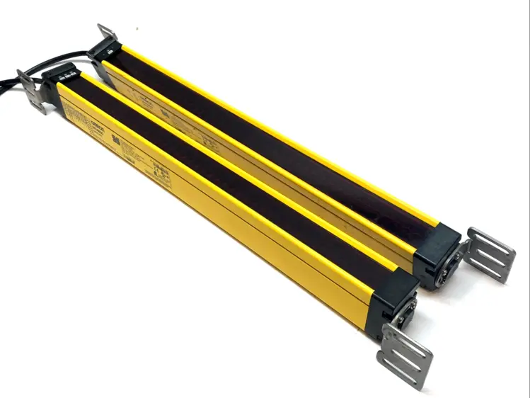 Used STI Omron MiniSafe Light Curtain TX/RX 24VDC Light Curtains & Grids Michigan US | Maverick Industrial Sales #1401759
