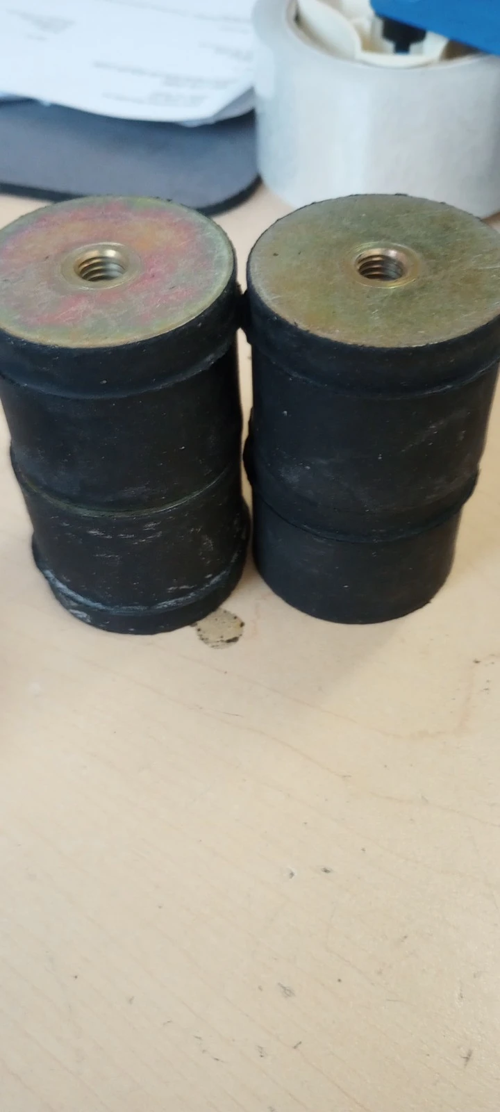 LOT OF 4 VIBRATION MOUNT B- TYPE B- HARDNESS