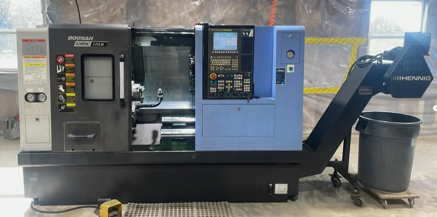 USED 2015 DOOSAN LYNX 220LMA