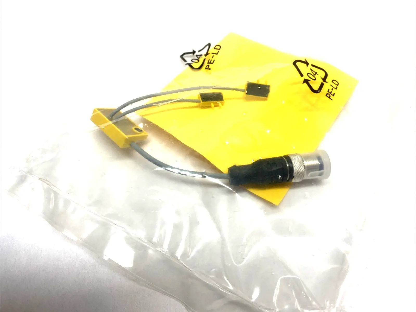 NEW TURCK INDUCTIVE SENSOR 2MM PNP 1650157