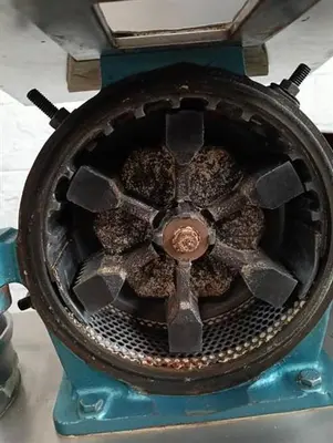 Pulvex model 200 carbon steel hammer mill