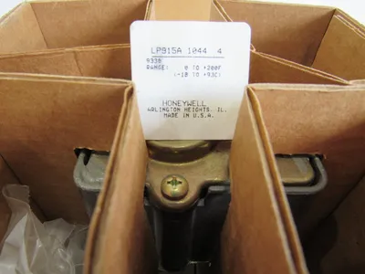 NEW HONEYWELL LP915A-1044-4 TEMPERATURE SENSOR LP915A1044 4