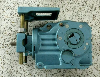 NEW SEW EURODRIVE KAF67AD2P GEAR REDUCER 35.62:1