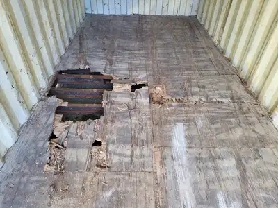 20 ft Damaged Standard Shipping Container - FCIU2139280
