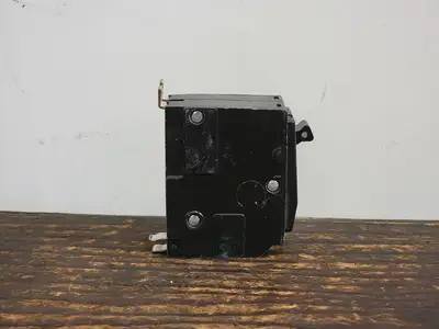NEW SQUARE D QOB215