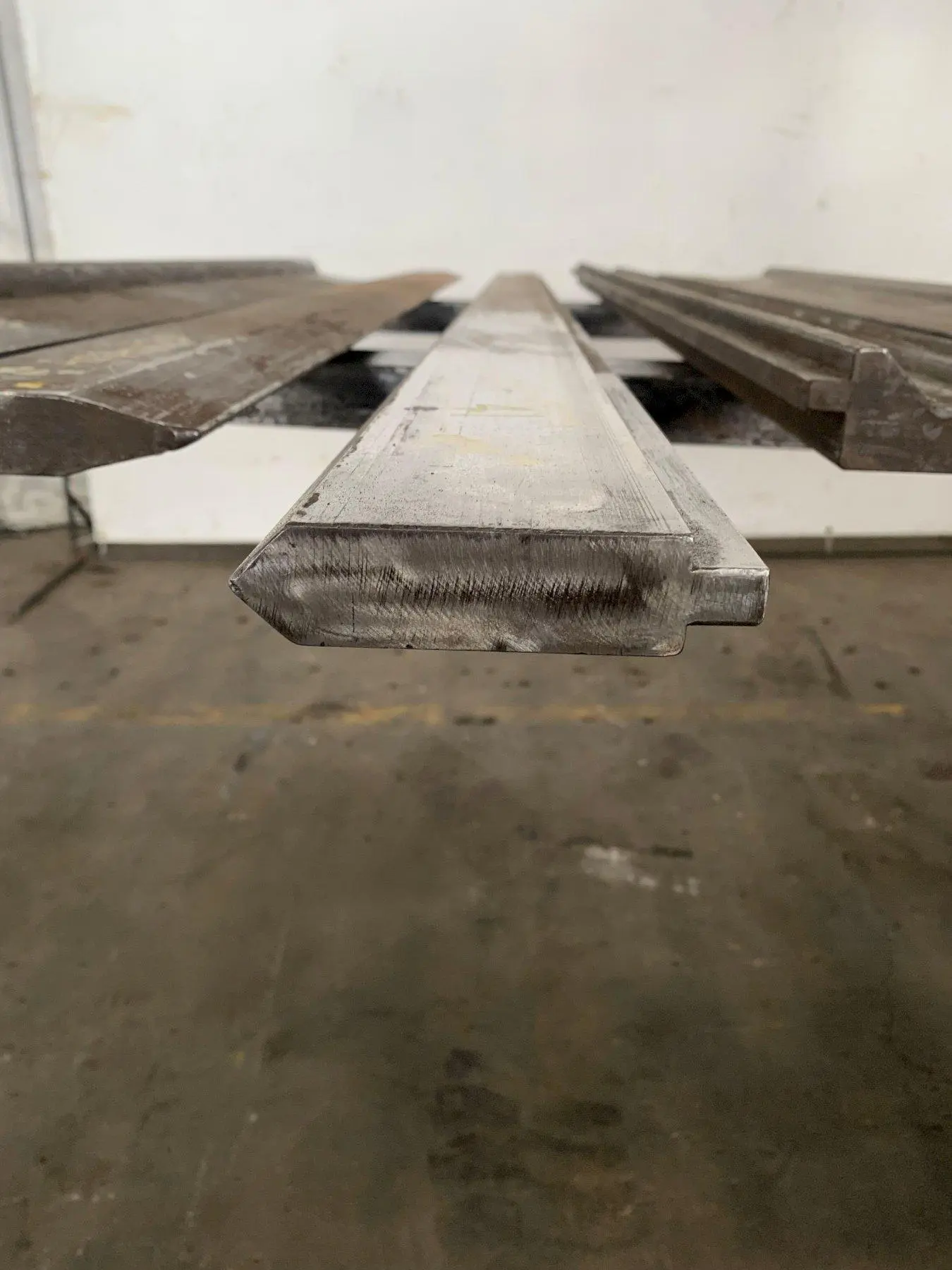 7'10"(94")PRESS BRAKE TOP 90 DEGREE MALE DIE. STOCK # 0874924