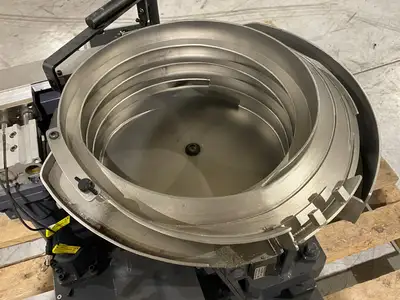 USED VIBROMATIC 12" VIBRATING BOWL FEEDER W/ H002 FEEDER/INCLINE CONTROLLER