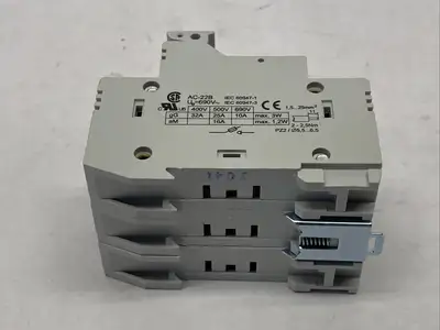 VLC10 3P | ETI  Fuse Holder 32A 690V 3W 3P - Used