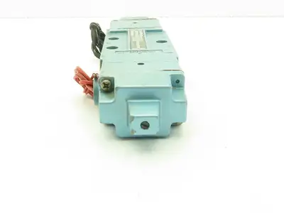 Skinner S4KKJAL4 Directional Control Valve 5-Way 3 Pos 120V 150 PSI 1/2" NPT