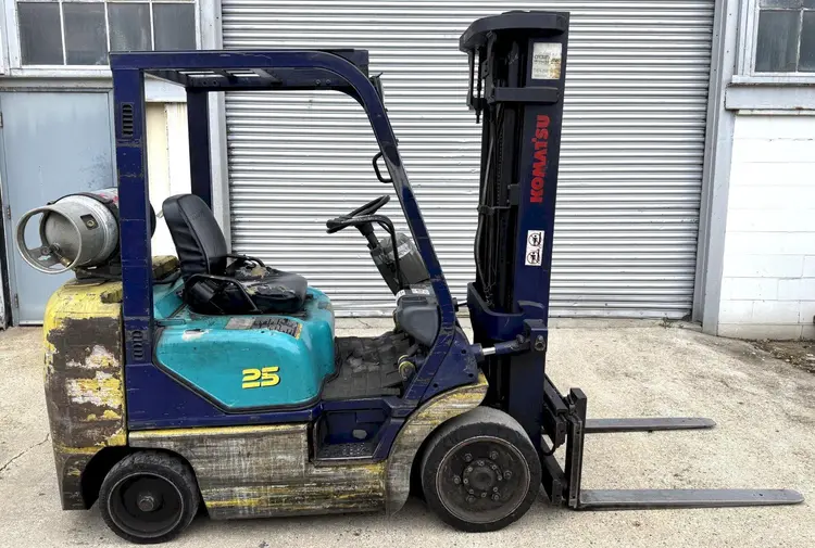 Used KOMATSU FG25ST-12 Misc Forklifts Ohio US | CW WOOD MACHINERY #1019532