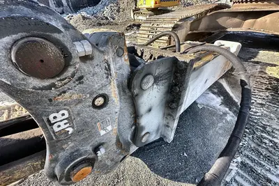 Used 2014 KOMATSU PC490LC-10 Excavators Pennsylvania US | Proxy Equipment #1383045