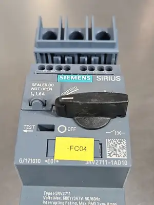 Siemens 3RV2711-1AD10 Circuit Breaker (LOT OF 2) Loc4C2