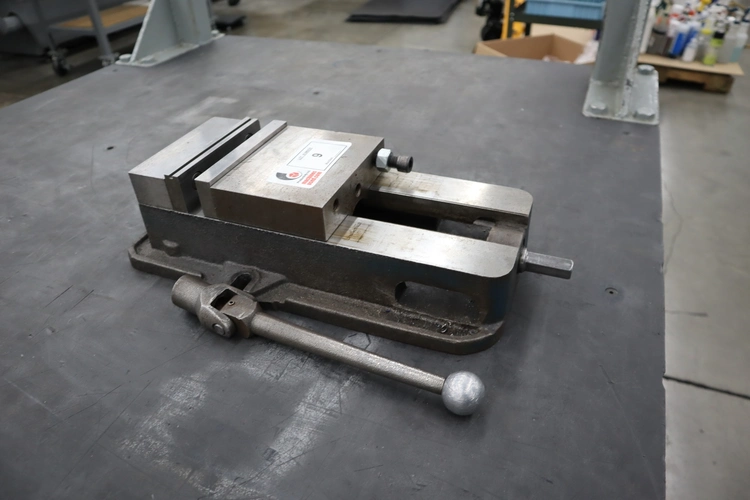 Used KURT WORKHOLDING SOLUTIONS D-675 Vises Minnesota US | Machinesused.com #1505705