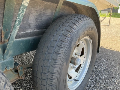 USED 1999 CROWNLINE TBD