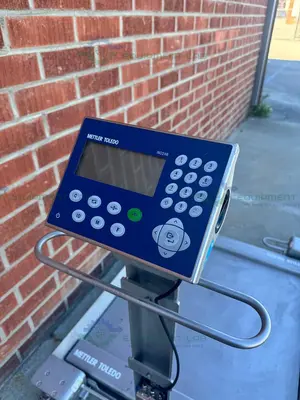 USED METTLER TOLEDO PUA669 STAINLESS STEEL SCALE 500 LBS W/ 36" X 36" PLATFORM, RAMPS