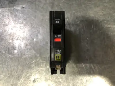 NEW SQUARE D QOB140
