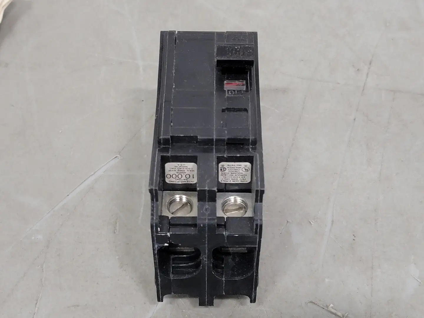 NEW SQUARE D QOB2100