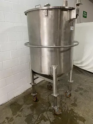 Lidded Cone-Bottom Tank