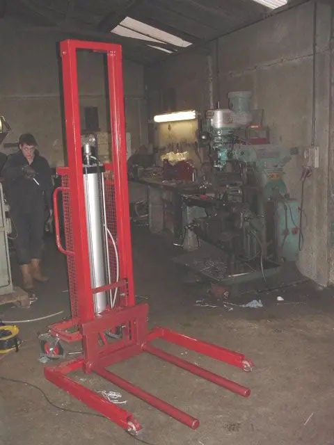 High Lift Mobile 280 Kg Pneumatic Crane