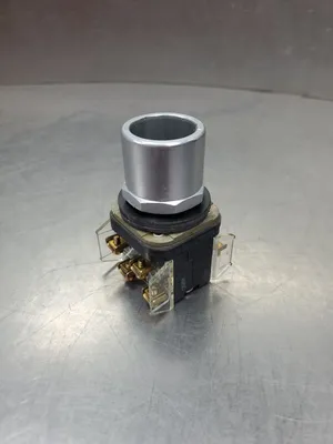 ALLEN BRADLEY 800T-A SER T NEMA 4,13 BLACK PUSHBUTTON SWITCH w/2 CONTACTS. 4D-8