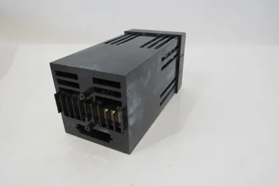 NEW OMEGA ENGINEERING CN2081KC TEMPERATURE CONTROLLER CN2081