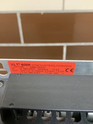 Danfoss VLT6008 Drive GT4CN1STR3DLF00A00C0 5.5kW/7.5Hp 380/460VAC Garantie