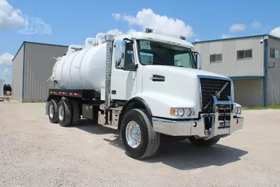 Used 2019 VOLVO VHD64B200 Vacuum Truck Texas US | Roll Off Truck World #1491991