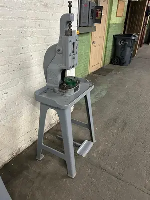 E.D. Bosworth & Son. Warren RI - Metalworking, Forming & Stamping 2.5 Ton Punch Press