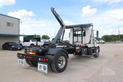 New | in-Stock 2025 MACK MD6 Hooklifts & Roll-Offs Texas US | Roll Off Truck World #1491879