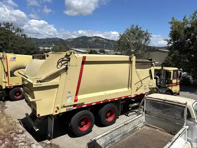 USED 2011 AUTOCAR XPEDITOR