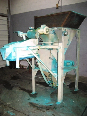 Steel hopper with rotary valve and spiral feeder