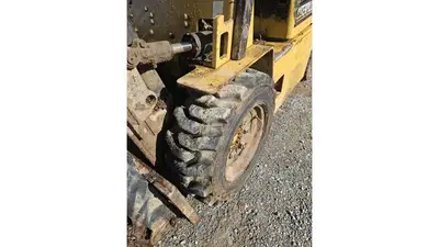 Used CATERPILLAR V-40E Internal Combustion Forklifts: Pneumatic Tire Pennsylvania US | Trustworthy Equipment #1403438