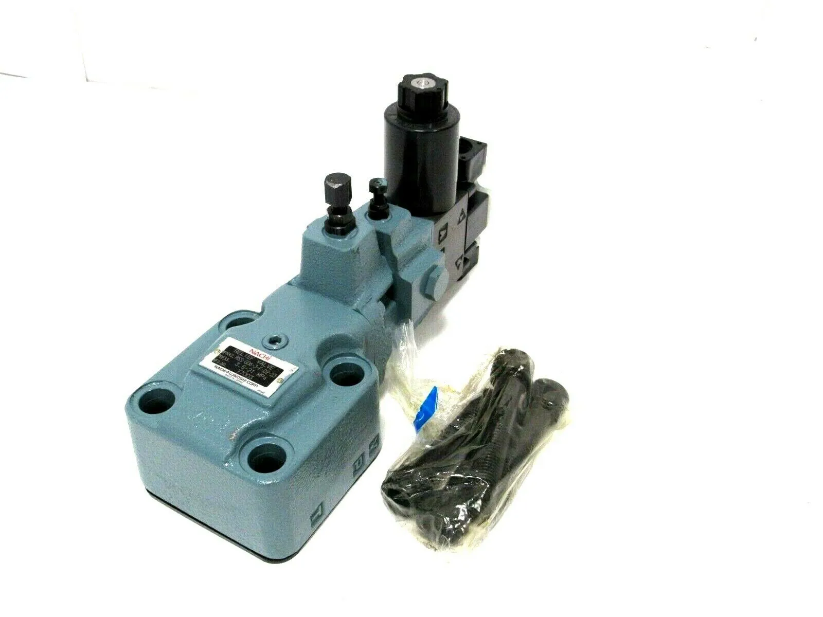 NEW NACHI RSS-G06-3-F-D2-23 SOLENOID VALVE SS-G01-A8X0-R-D2-31 RSSG06-3FD223